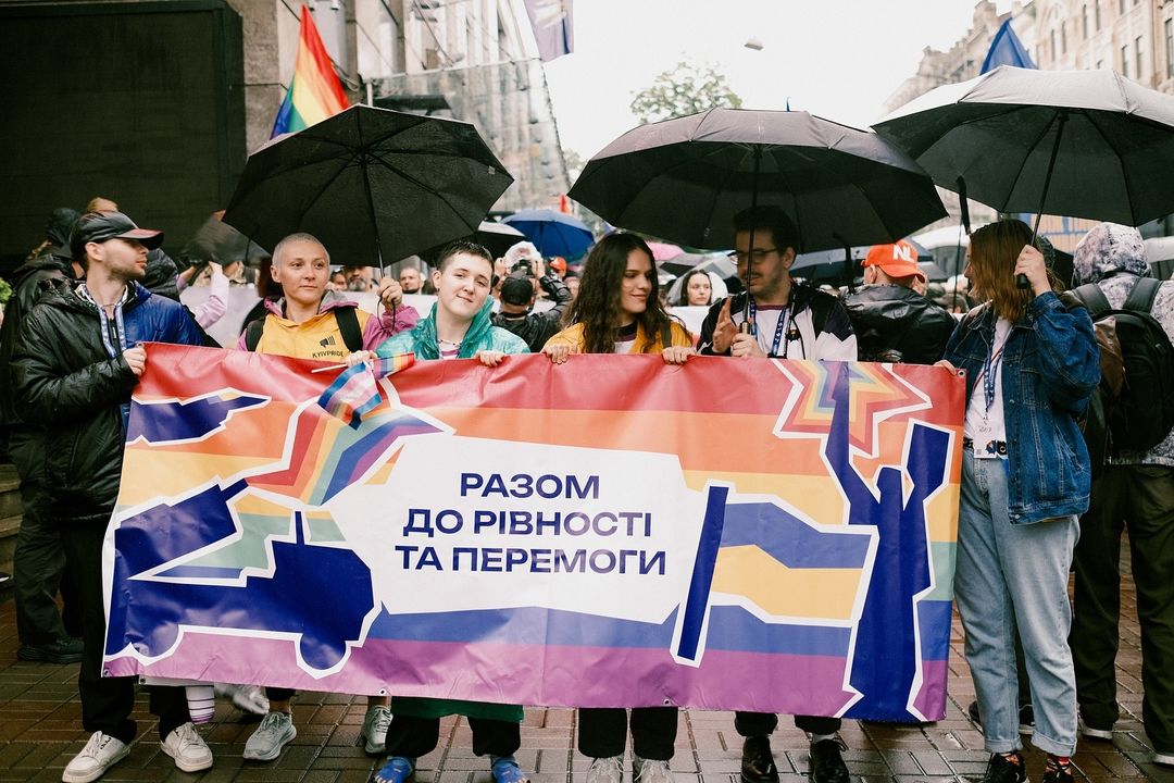 Parada gay LGBT na Ucrânia, em Kiev, é interrompida