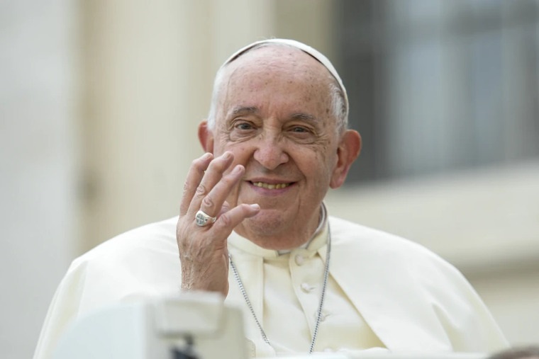 Vaticano autoriza gays a serem padres